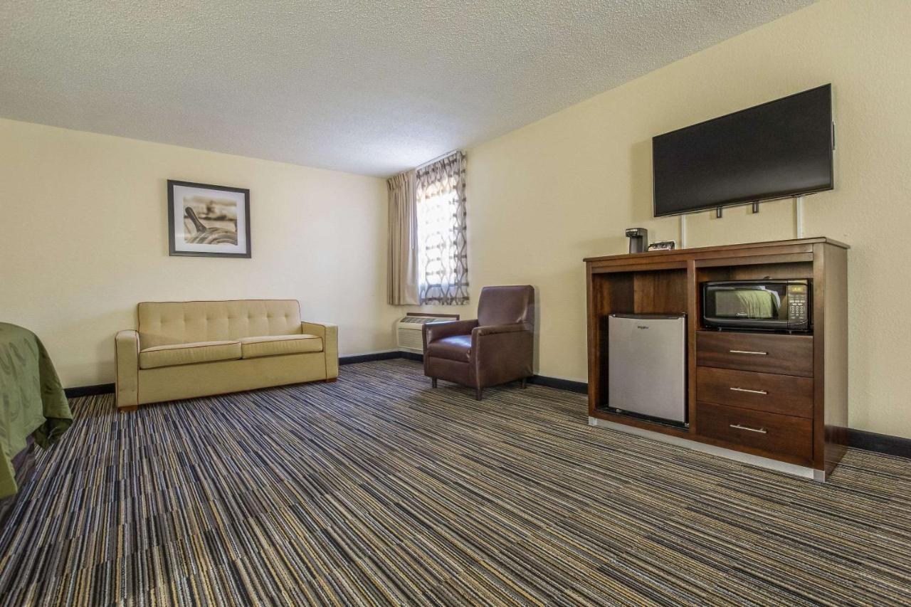 Inn Quality Grayville